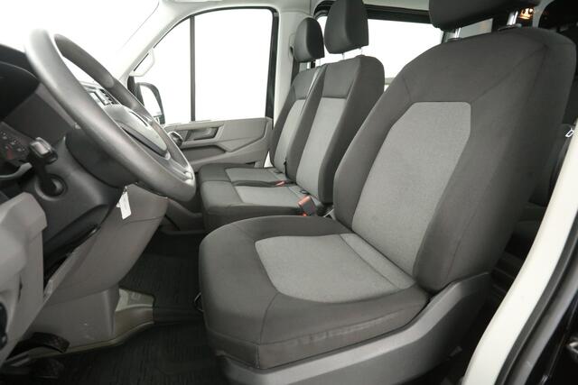 Volkswagen CRAFTER 35 2.0 TDI L3H2 | 140PK | DC | 7-Zits | 3000kg Trekhaak | Automaat | Airco | Cruise | Camera | Carplay | Parkeersens.