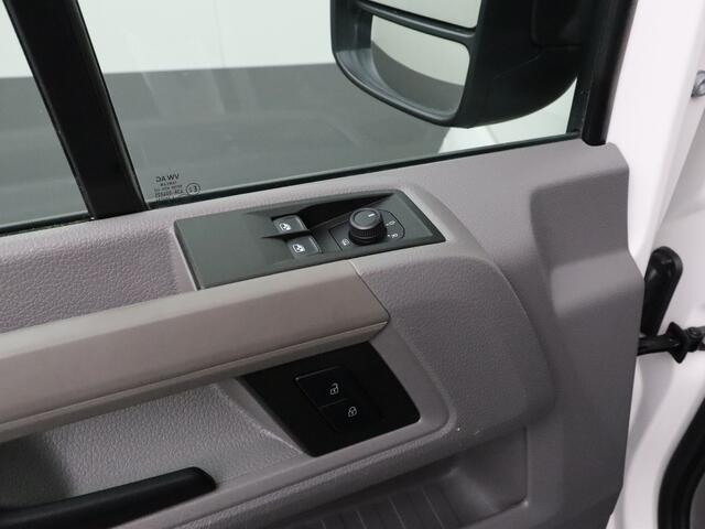 Volkswagen CRAFTER 2.0TDI 140PK L3H3 | Multimedia | 3-Persoons | Airco | Cruise | Betimmering