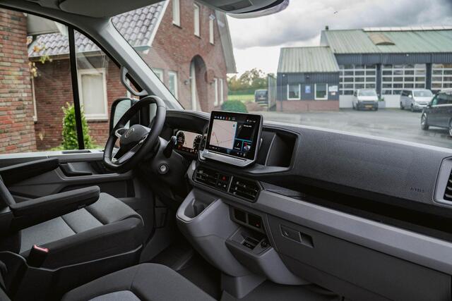 Volkswagen CRAFTER 2.0 TDI 140 pk Aut. L3H2 BPM Vrij Nwe Model Volkswagen Crafter 2.0 TDI 140 pk DSG Aut. L3H2 BPM Vrij Nwe Model Navi, Trekhaak met opstap, LED Koplampen, Camera, PDC V+A, 3-Zits