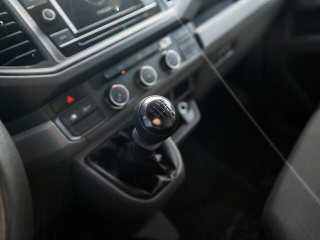 Volkswagen CRAFTER 35 2.0 TDI L4H3 (EURO 6, DUBBELE SCHUIFDEUREN, APPLE CARPLAY, CAMERA, AIRCO, ELEK RAMEN, 3 ZITPLAATSEN, BLUETOOTH, NIEUWE APK, NIEUWSTAAT)