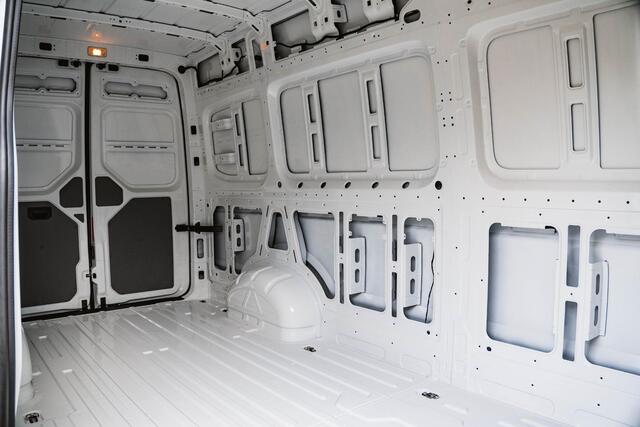 Volkswagen CRAFTER 2.0 TDI L4H3 140PK Trendline Cruise Control Airco Volkswagen Crafter 35 2.0 TDI L4H4 Trendline EURO VI