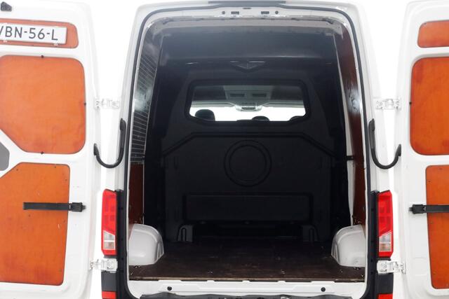 Volkswagen CRAFTER 35 2.0 TDI 177pk RWD L3H3 (L2H2) D.C. LED/ACC/Navi/Camera Trekhaak 3500kg 08-2019