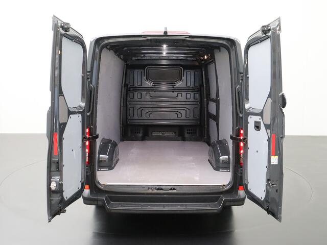 Volkswagen CRAFTER 2.0TDI 140PK L3H2 Highline V-Edition | Navigatie | Camera | Airco | Cruise | Betimmering