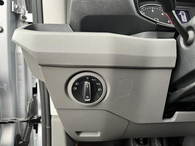 Volkswagen CRAFTER 35 2.0 TDI L3H3/L2H2 Airco Cruise controle Camera Telefoonverbinding Parkeersensoren voor en achter Imperiaal Kastinrichting Lang hoog 3-Persoons Euro 6 Bpm vrij voor particulier gebruik !!