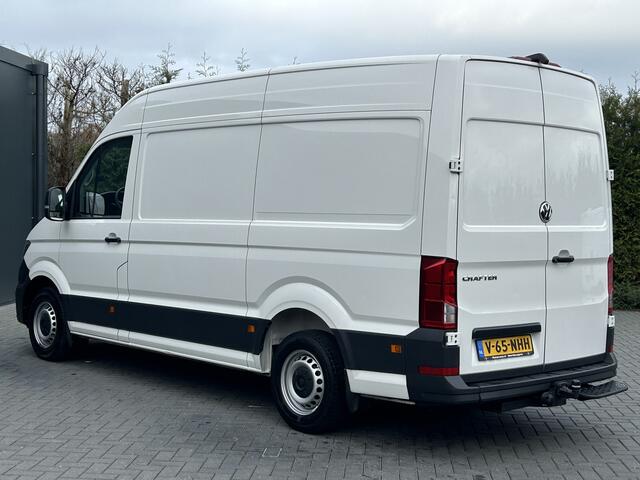 Volkswagen CRAFTER 2.0 TDI 141 PK / DSG AUTOMAAT / L3H3 / 3 TONS TREKHAAK / AIRCO / CRUISE / CAMERA / 3-ZITS