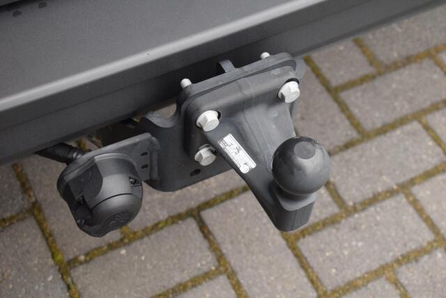 Volkswagen CRAFTER 30 2.0 TDI 140pk DSG L3H3 Exclusive Black Style Facelift BPM vrij! Trekhaak Camera Led Zonneklep Sidesteps Navigatie