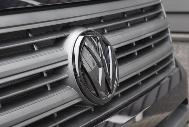 Volkswagen CRAFTER 30 2.0 TDI 140pk DSG L3H3 Exclusive Black Style Facelift BPM vrij! Trekhaak Camera Led Zonneklep Sidesteps Navigatie