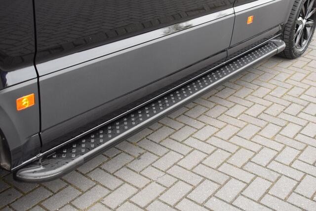 Volkswagen CRAFTER 30 2.0 TDI 140pk DSG L3H3 Exclusive Black Style Facelift BPM vrij! Trekhaak Camera Led Zonneklep Sidesteps Navigatie