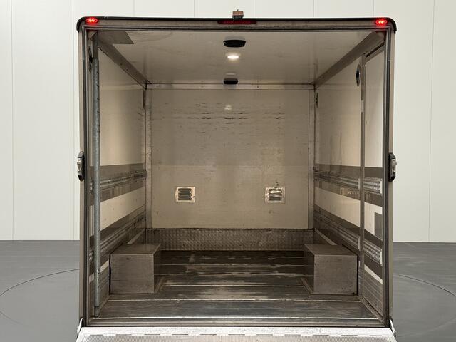 Volkswagen CRAFTER 2.0TDI 177PK DSG Automaat Lowliner Bakwagen met Valklep | Oprijklep | Navigatie | Airco | Multimedia | 3-Persoons | Cruise