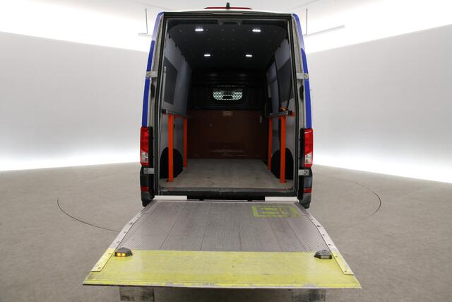 Volkswagen CRAFTER 2.0 TDI L3H3 | Laadklep | Airco | Camera | Cruise | Carplay | Parkeersensoren