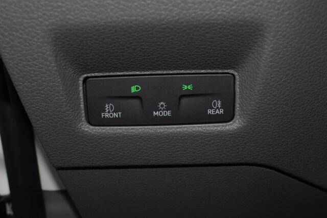 Volkswagen CRAFTER 2.0 TDI L3H3 Highline MY25 AUTOMAAT LED TREKHAAK GEVEERDE STOEL