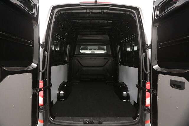 Volkswagen CRAFTER 2.0 TDI DSG HIGHLINE EXCLUSIVE L3H3 | DC | FACELIFT MODEL | BPM VRIJ | Virtual | 2xSchuifdeur | 3000KG Trekgew. | Trekh. | Adap. Cruise | Clima | Carplay | Camera |