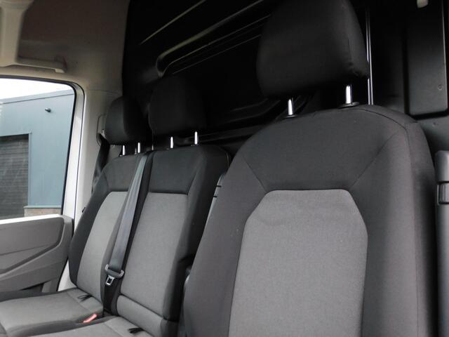 Volkswagen CRAFTER 35 2.0 TDI L4H3 DC HIGHLINE AUTOMAAT CARPLAY/ANDROID! ACHTERUITRIJCAM! CRUISE! AIRCO! TREKHAAK!