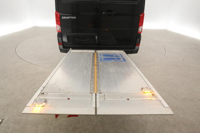 Volkswagen CRAFTER 35 2.0 TDI L3H3 | Laadklep | Airco | Camera | 3-Zits | Elektrpakket | Schuifdeur