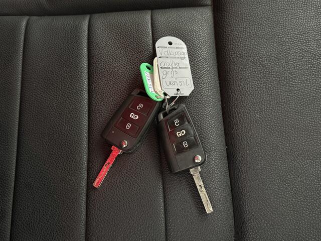 Volkswagen CRAFTER 2.0TDI 140PK L3H3 Highline | Camera | Leder | Airco | Cruise | 3-Persoons | Betimmering