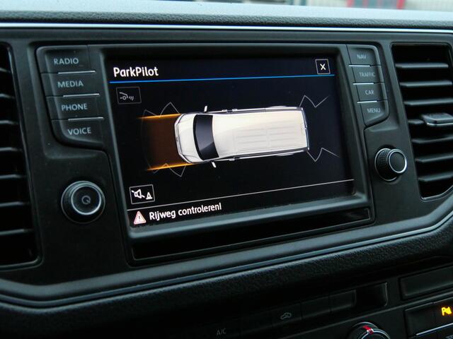 Volkswagen CRAFTER 30 2.0 TDI L3H2 Highline | EURO 6 | TREKHAAK | CAMERA | CARPLAY |