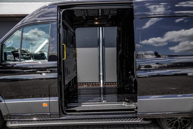 Volkswagen CRAFTER L3H3 2.0Tdi 177Pk Aut. | 2xSchuifdeur | 3.500Kg Trekgewicht | Achteruitrijcamera | 19'' | Deep Black