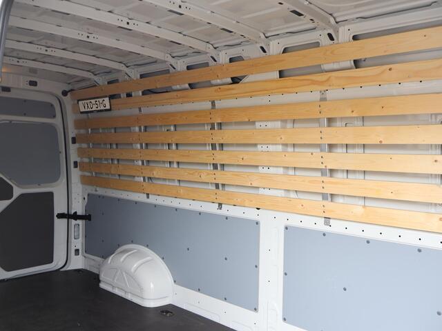 Volkswagen CRAFTER 35 2.0 TDI L3H3 Comfortline EURO VI | 140 PK | Trekhaak | Verwarmde voorruit | Navigatiesysteem | Parkeersensoren |