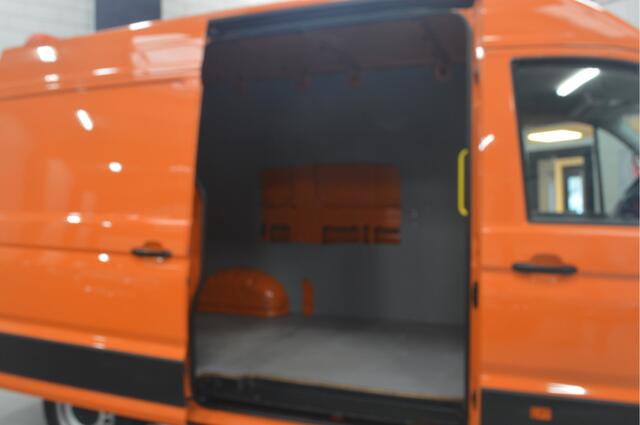 Volkswagen CRAFTER 35 2.0 TDI L3H3 Highline // 181.000 km // AIRCO // CRUISE // CARPLAY // CAMERA // ZWAAILAMP // TREKHAAK //