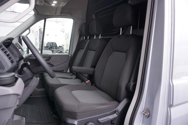 Volkswagen CRAFTER 35 177pk Automaat L3H3/L2H2 Apple Carplay Camera LED Standkachel Parkeersensoren Cruise control