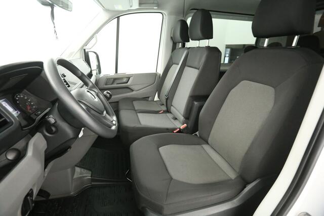 Volkswagen CRAFTER 2.0 TDI 177PK L3H2 | DC | 6-Zits | 3000kg Trekgew. | Trekh. | Airco | Cruise | Carplay | Parkeersens. | Navi