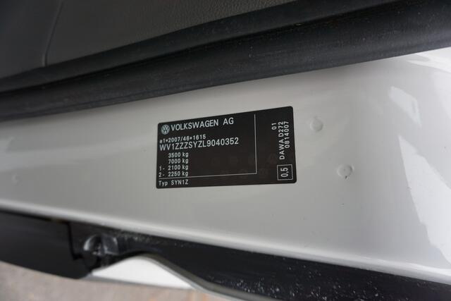 Volkswagen CRAFTER 50 180pk Dubbellucht L4H3/L3H2 Cruise control Parkeersensoren 3500kg trekgewicht Airco 3-Zits Euro6