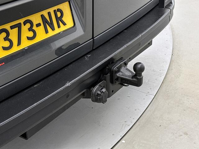 Volkswagen CRAFTER 30 2.0 TDI L3H3 177pk Led Adaptieve cruisecontrol Navigatie Imperiaal Camera Lichtmetaal Trekhaak