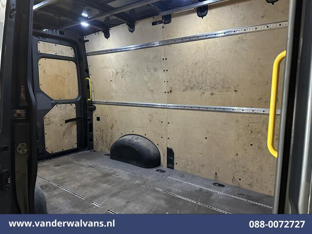 Volkswagen CRAFTER 2.0 TDI 141pk L3H3 L2H2 Euro6 Airco | Camera | Apple Carplay | Stoelverwarming Android Auto, Parkeersensoren, Bijrijdersbank