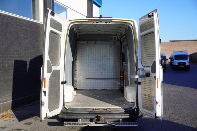 Volkswagen CRAFTER 2.0 TDI 140PK L3H3 EURO 6 - Airco - Navi - Cruise - ¤ 18.900,- Excl.