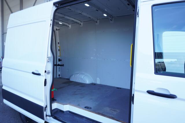 Volkswagen CRAFTER 35 163pk RWD L3H3/L2H2 3500kg Trekhaak Apple Carplay Camera Cruise control Navigatie Tacho