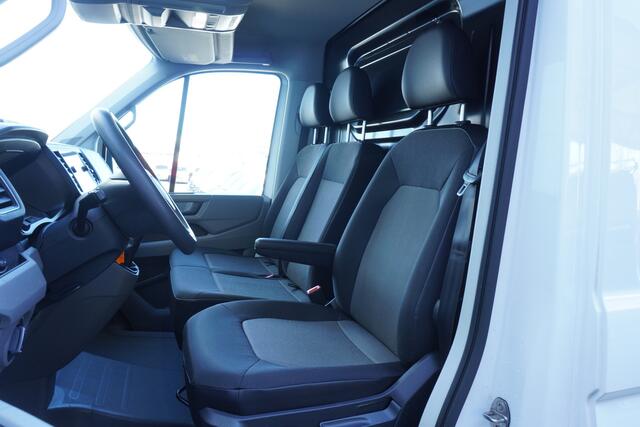 Volkswagen CRAFTER 35 163pk RWD L3H3/L2H2 3500kg Trekhaak Apple Carplay Camera Cruise control Navigatie Tacho