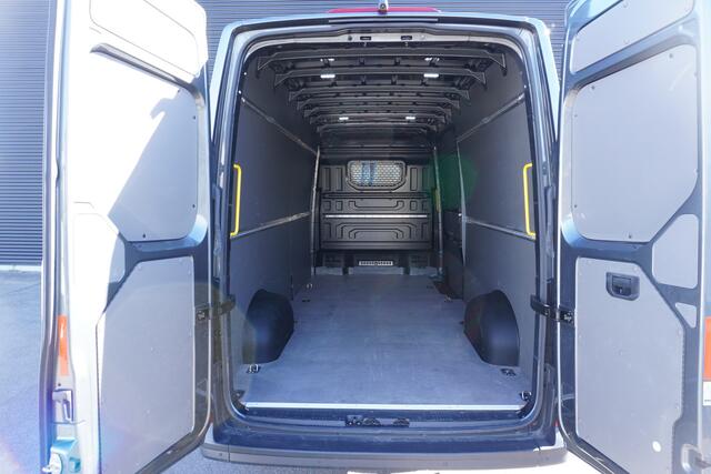 Volkswagen CRAFTER 35 177pk L4H3/L3H2 Facelift Apple Carplay Camera Parkeersensoren Laadruimte betimmering