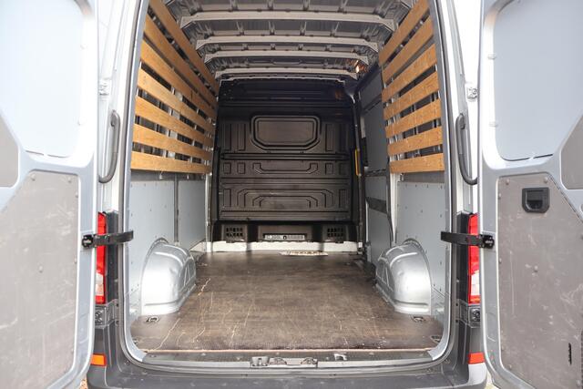Volkswagen CRAFTER 35 2.0 TDI L3H3 Comfortline EURO VI | 140 PK | Trekhaak | Cruise control | Navigatiesysteem |