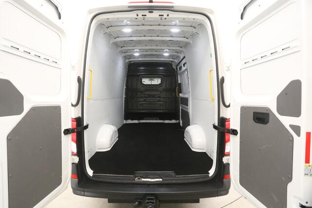 Volkswagen CRAFTER 2.0 TDI L3H3 140PK | Aut. | Airco | Camera | Adap. Cruise | Trekhaak | Carplay | Parkeersens.