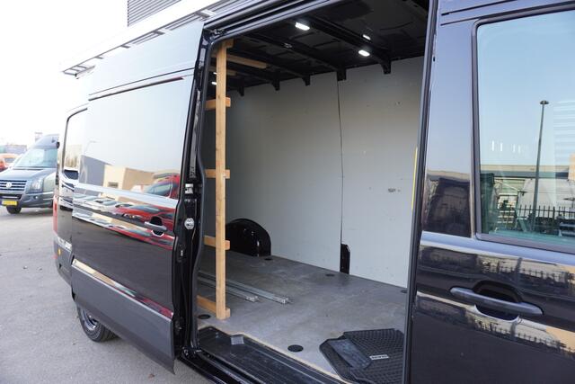 Volkswagen CRAFTER 35 180pk Automaat L4H3/L3H2 Glasresteel Imperiaal Trekhaak Navigatie Apple Carplay LED Parkeersensoren