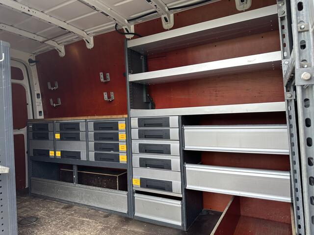 Volkswagen CRAFTER 2.0 TDI 141 PK HIGHLINE ++ / L3H3 / 1e EIG. / BOTT INRICHTING / 3 TONS TREKHAAK / GEVEERDE STOEL / CAMERA / CRUISE / AIRCO