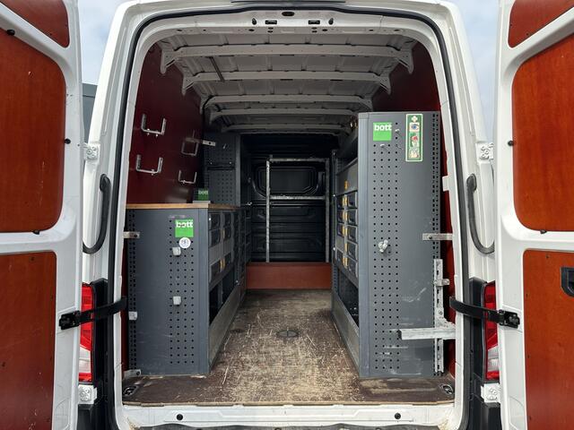 Volkswagen CRAFTER 2.0 TDI 141 PK HIGHLINE ++ / L3H3 / 1e EIG. / BOTT INRICHTING / 3 TONS TREKHAAK / GEVEERDE STOEL / CAMERA / CRUISE / AIRCO