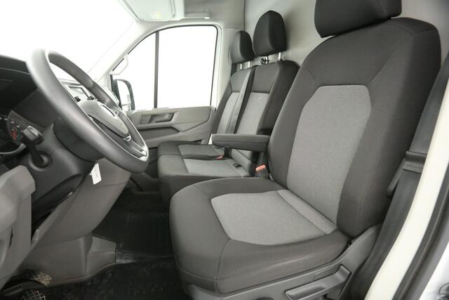 Volkswagen CRAFTER 2.0 TDI L3H3 | Aut. | 3000kg Trekgew. | Airco | Cruise | Camera | Carplay | 3 Zits | Trekhaak | 2xSchuifdeur | Parkeersens.