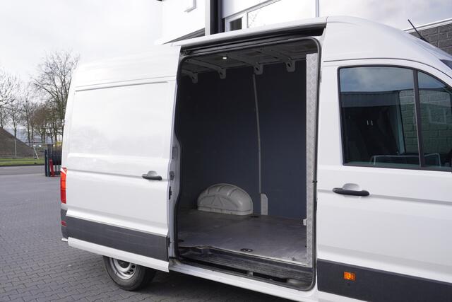 Volkswagen CRAFTER 2.0 TDI L3H3 EURO 6 - Airco - Cruise - Trekhaak - Camera - ¤ 17.900,- Excl.