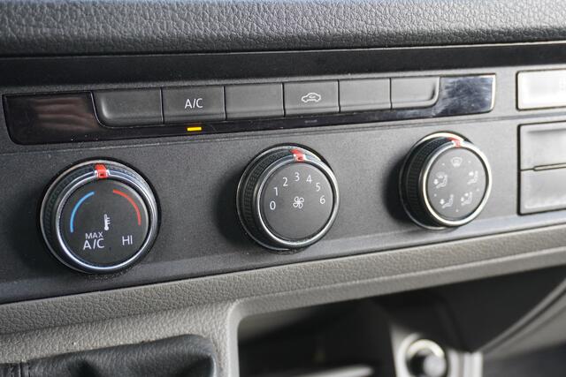 Volkswagen CRAFTER 2.0 TDI L3H3 EURO 6 - Airco - Cruise - Trekhaak - Camera - ¤ 17.900,- Excl.