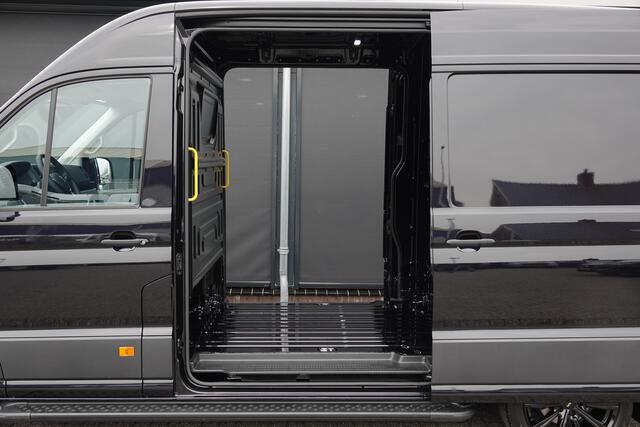 Volkswagen CRAFTER L3H3 2.0Tdi 177Pk Aut. | 2xSchuifdeur | 3.500Kg Trekgewicht | Achteruitrijcamera | 19'' | Deep Black
