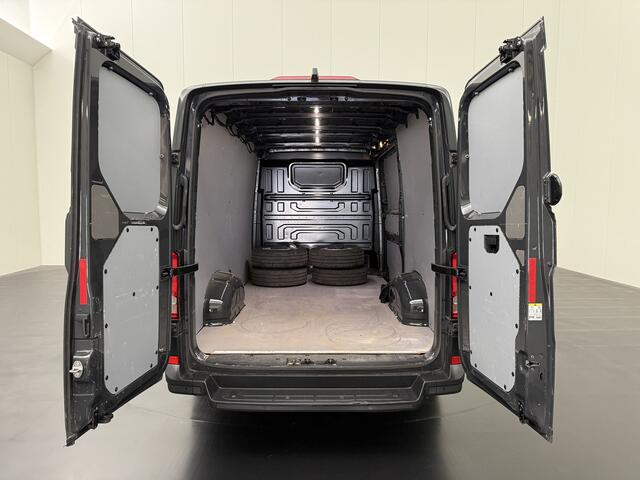 Volkswagen CRAFTER 2.0TDI 140PK L3H2 Highline | Leder | Navigatie | Camera | Airco | Cruise