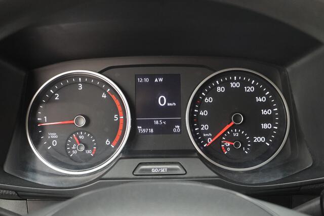 Volkswagen CRAFTER 35 2.0 TDI L3H3 Highline 3-Zits, Airco, Camera, Cruise, Apple Carplay, Verwarmde Voorruit, Trekhaak