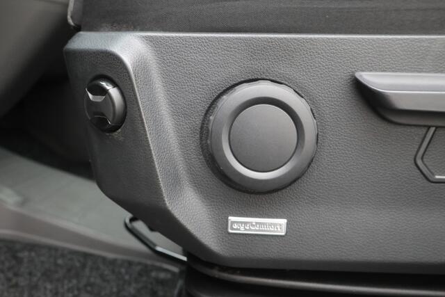 Volkswagen CRAFTER 35 2.0 TDI L3H3 Highline 3-Zits, Airco, Camera, Cruise, Apple Carplay, Verwarmde Voorruit, Trekhaak