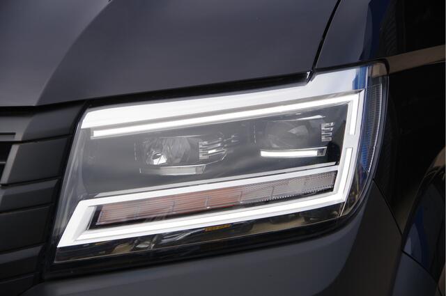 Volkswagen CRAFTER 35 2.0 TDI L3H3 140PK AUT. LED, TREKHAAK, BETIMMERING, STOELVERWARMING, GEVEERDE ERGO COMFORT STOEL, CAMERA, NAVI, CRUISE, AIRCO, CARPLAY, PARKEERSENSOREN, MF STUURWIEL