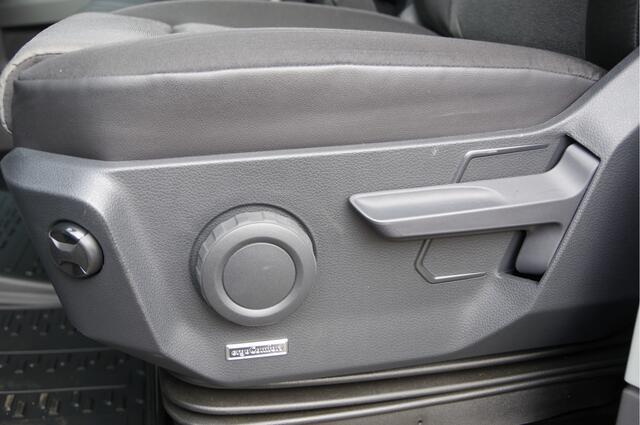 Volkswagen CRAFTER 35 2.0 TDI L3H3 140PK AUT. LED, TREKHAAK, BETIMMERING, STOELVERWARMING, GEVEERDE ERGO COMFORT STOEL, CAMERA, NAVI, CRUISE, AIRCO, CARPLAY, PARKEERSENSOREN, MF STUURWIEL