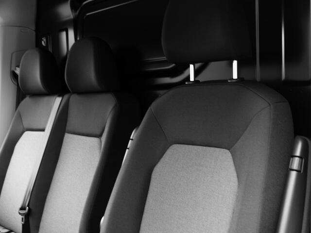 Volkswagen CRAFTER Bedrijfswagens 35 2.0 TDI 140pk Highline L3H3 · Camera · Trekhaak · Tussenschot · Alarm · Cruise Control · Trekhaak · Garantie t/m 22-12-2028 of 120.000km