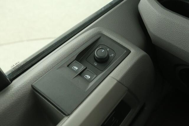 Volkswagen CRAFTER 2.0 TDI 140PK L3H3 | Airco | Cruise | Camera | Massagestoel | Carplay