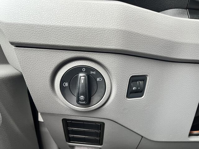 Volkswagen CRAFTER 35 2.0 TDI L4 DC 140pk Airco Cruise controle Trekhaak 3000kg trekgewicht Kipper 6-Persoons Euro 6 Dubbele cabine 1e eigenaar Open laadbak Pick-up Bakwagen Kieper