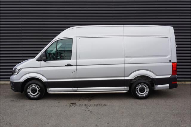 Volkswagen CRAFTER L3H3/L2H2 Trekhaak Camera Navigatie Parkeersensoren Cruise control Airco 3-Zits